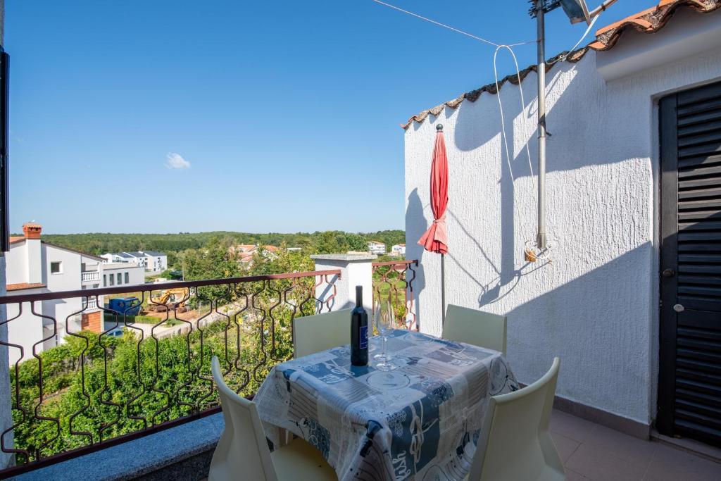 Apartments Villa Falcon Funtana Exterior foto