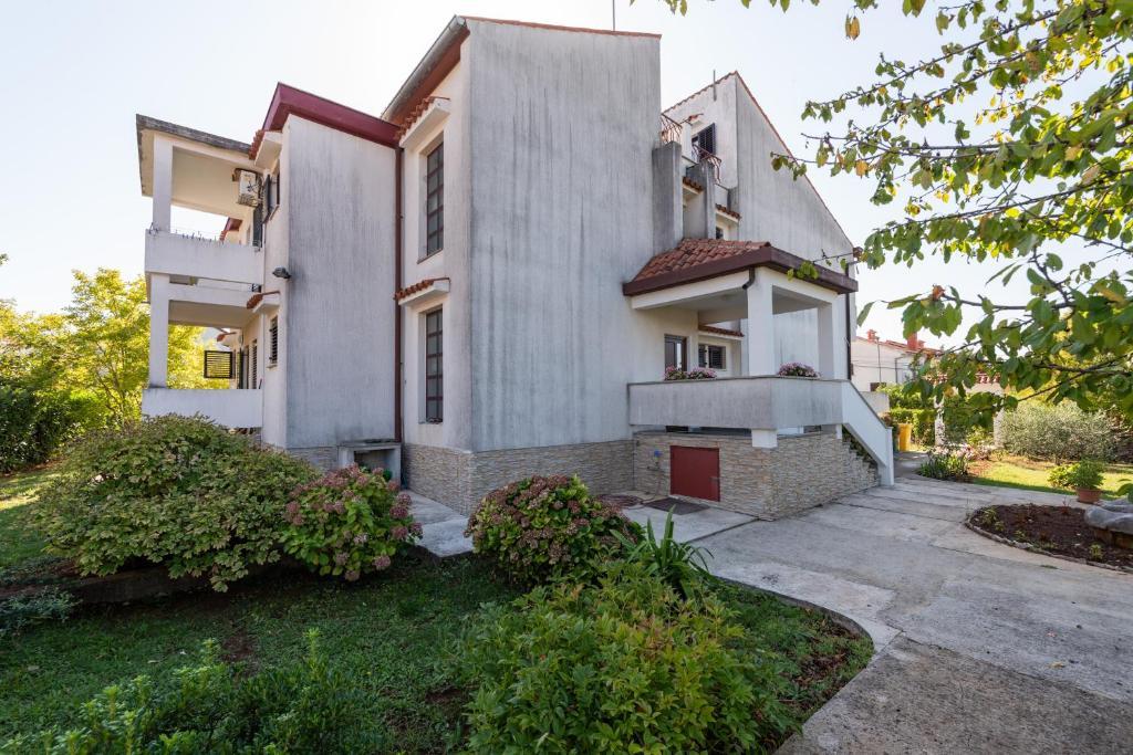 Apartments Villa Falcon Funtana Exterior foto