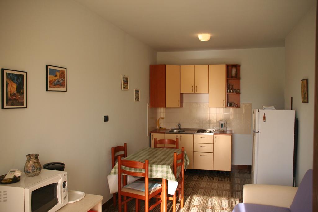 Apartments Villa Falcon Funtana Exterior foto