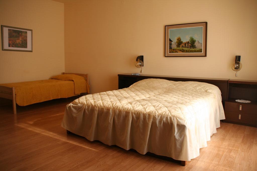 Apartments Villa Falcon Funtana Exterior foto